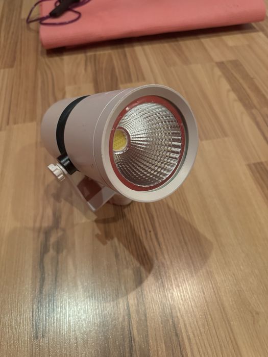 На стельна лампа