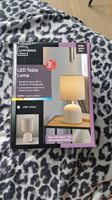 Lampka stołowa led energooszczędna z żarówką