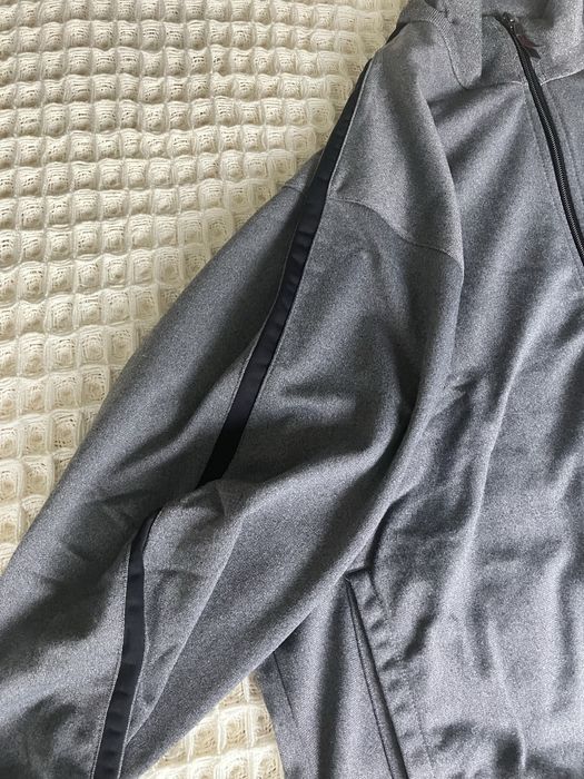 Blusão Nike  desportivo