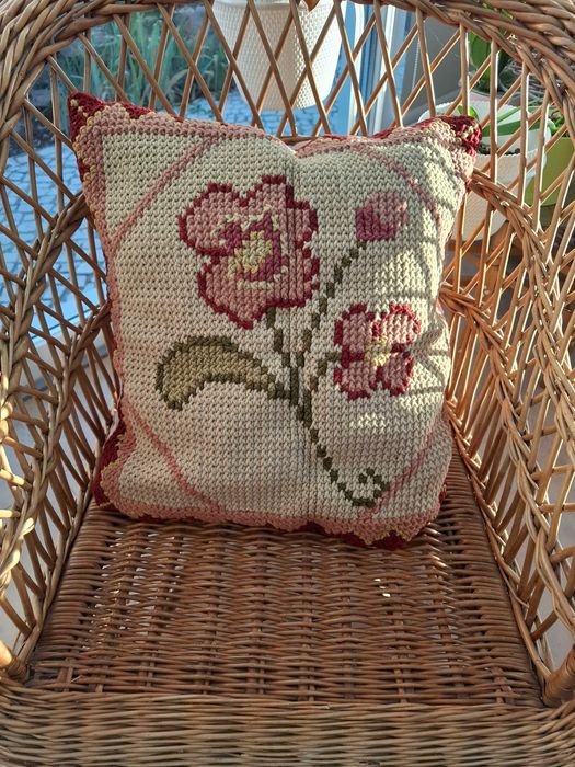 Forra de almofada de Arraiolos (trabalho manual)