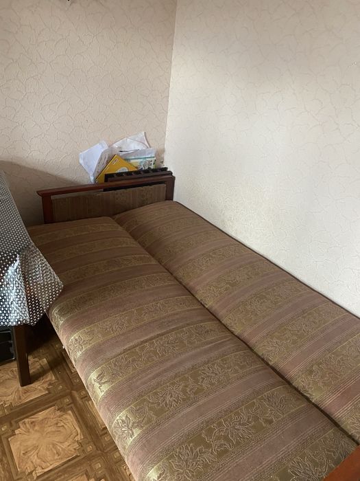 Диван в гарному стані