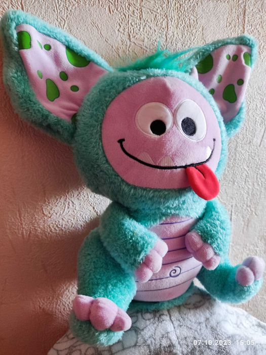 Музыкальные игрушки разговаривают:"Веселый гремлин", "Девочка-собачка"