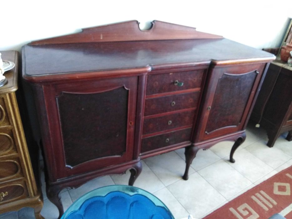 aparador estilo Queen Anne.