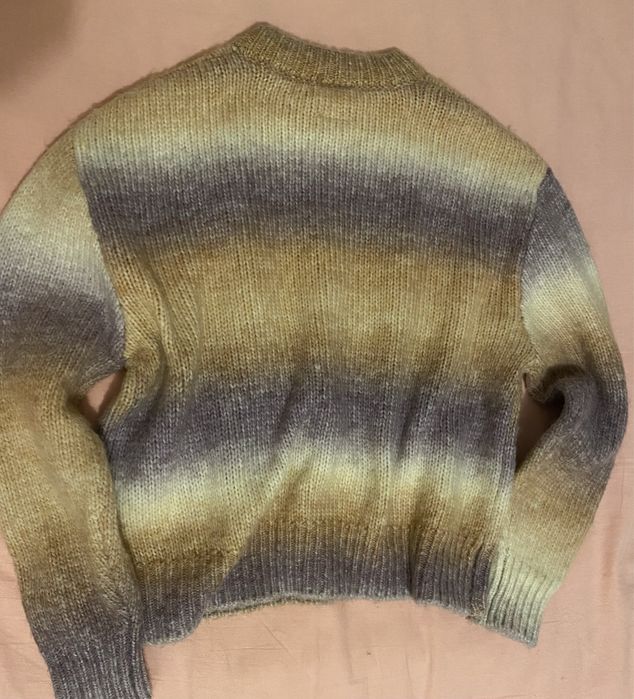 Продаж теплого светра