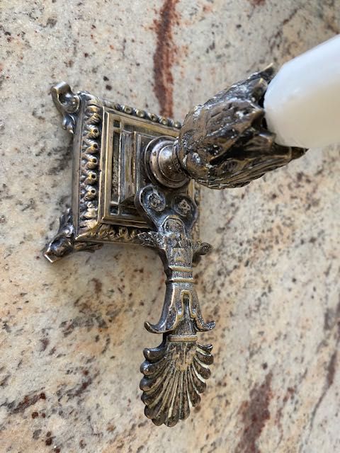 Castiçal em metal pesado