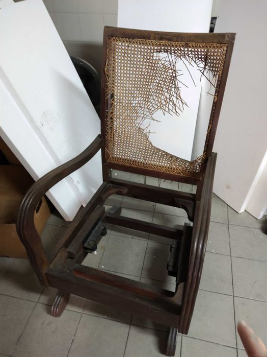 Cadeira Baloiço muito antiga para restauro