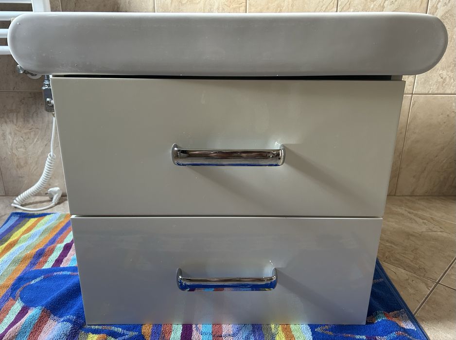 Umuwalka 60 cm z szafka wiszaca