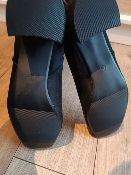 Czarne kozaki na obcasie