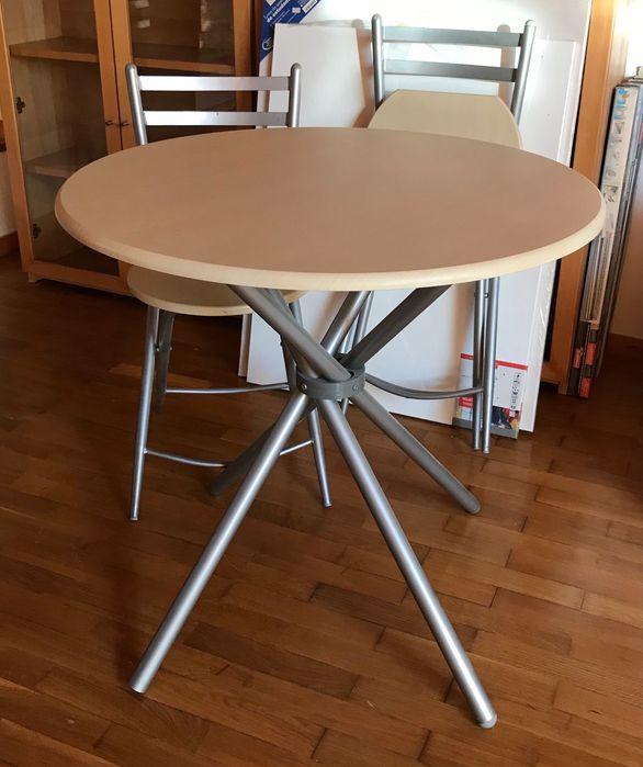 Movel parede/ mesa redonda e cadeiras Conforama