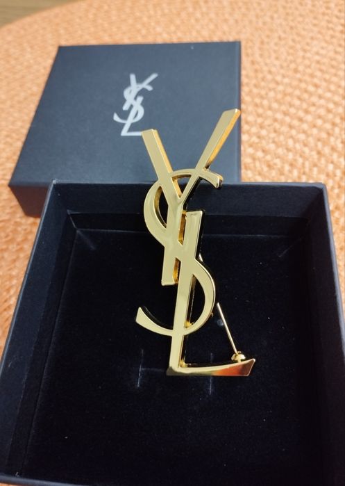 Używana broszka YSL Saint Laurent Paris w kolorze złotym