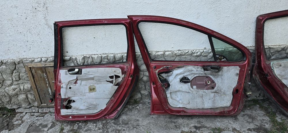 Продам двери Пежо 307 SW