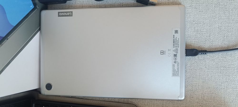 Lenovo Tab M10 HD 2 Gen 4GB/64GB + 64GB SD (128GB) + Klawiatura + Etui + Pudełko + ładowarka