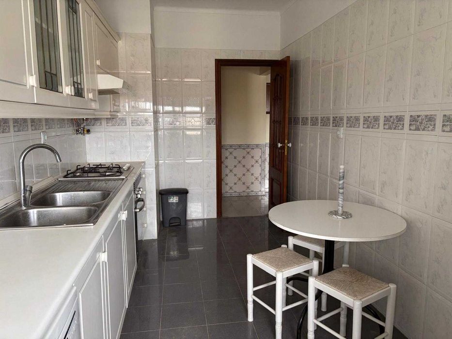 T2 Parque das Nações - Arrendamento, estacionamento e mobilado