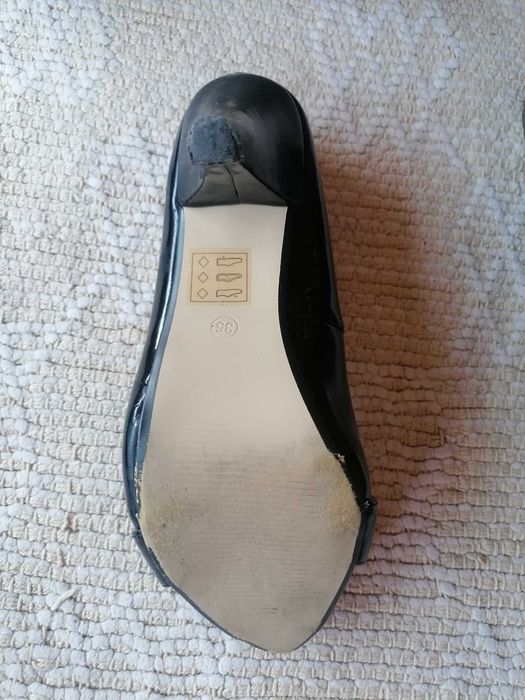 Sapatos de salto alto pretos
