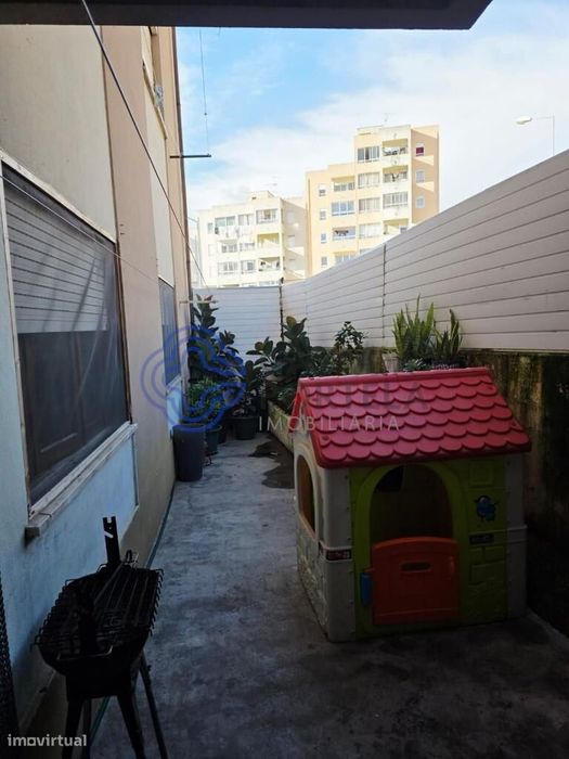 T3 com terraço e varanda na Relvinha