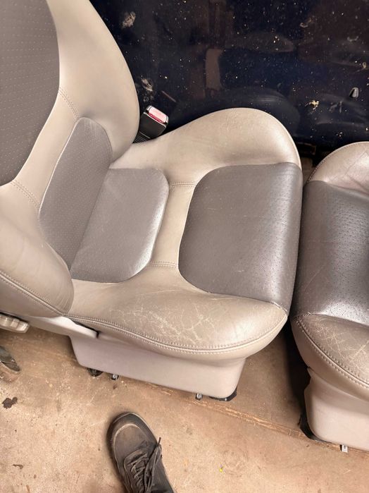 Land Rover Freelander Bancos 3 portas pele 75€ cada dianteiros