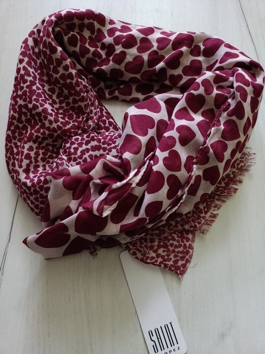 Chusty Saint tropez nowe z Norwegii ilość hurtowa i detaliczna