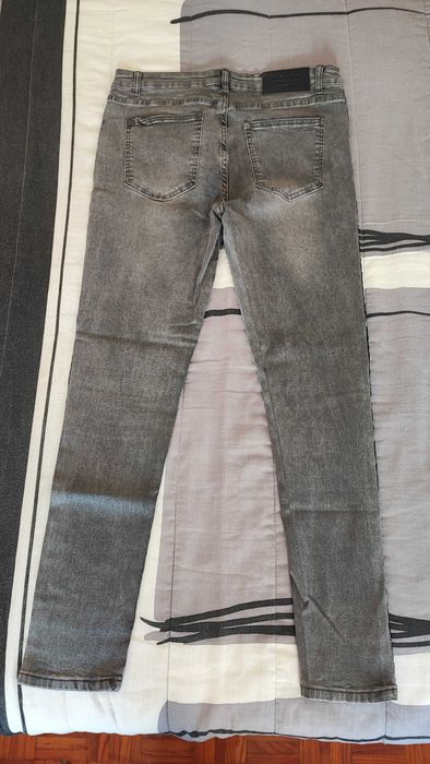 Calças Boohoo Man Super Skinny Cinza com risca Preta e Branca
