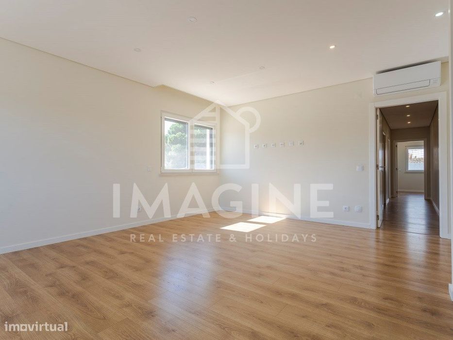 Apartamento T3 com varanda e parqueamento na Quinta da Amizade, Set...