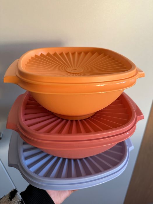 3 Majorettes Tupperware