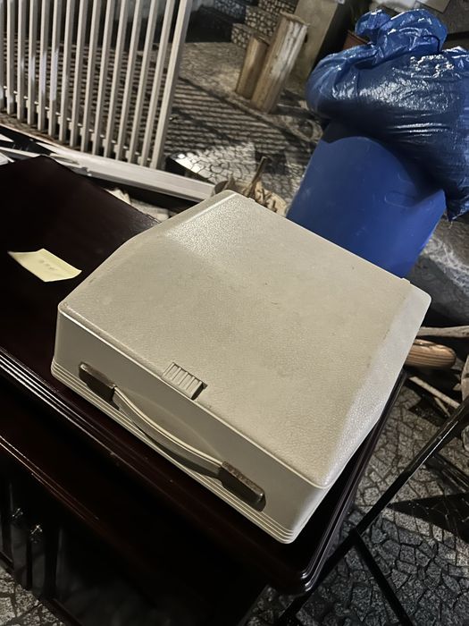 Maquina de escrever antiga (formato mala)