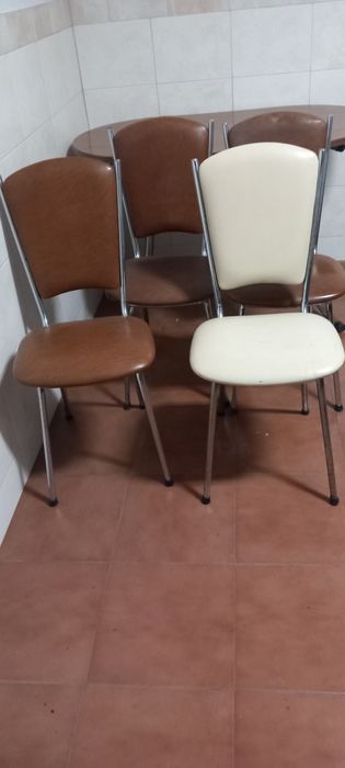 Mesa e 4 cadeiras