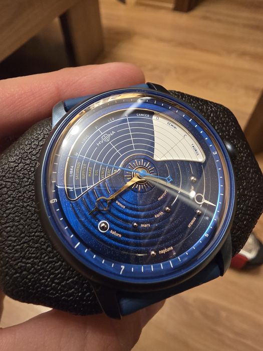 Zegarek Hvilina Universum limitowany komplet