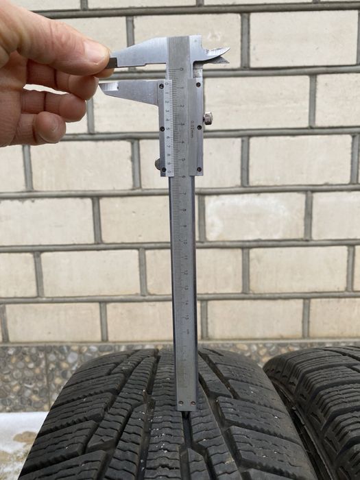 Зимние шины Nokian 205/65 R15 на дисках Toyota