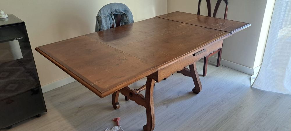 Mesa de madeira extensível