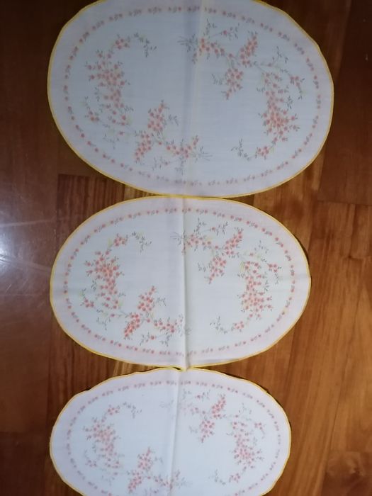 Conjunto de 3 panos bordados