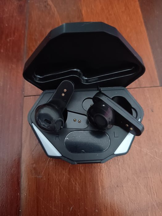 Auriculares sem fios com bluetooth a funcionarem bem