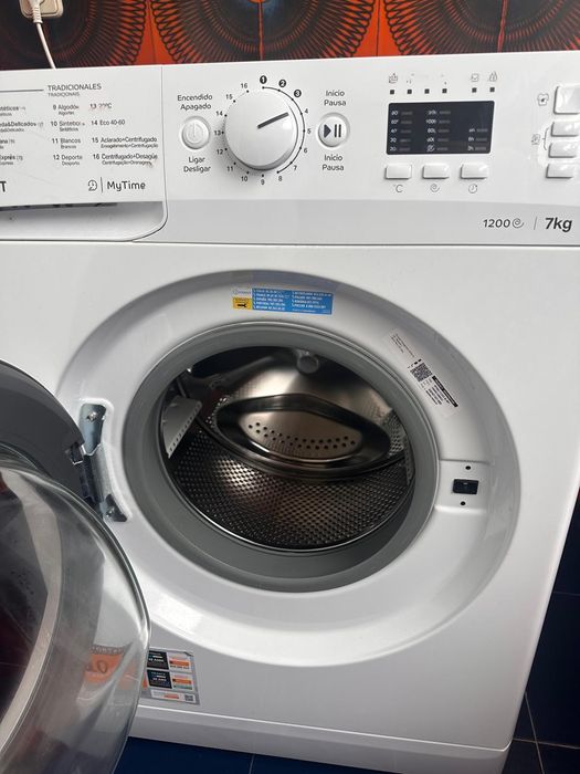 Máquina de lavar Indesit 7 quilos com pouco uso