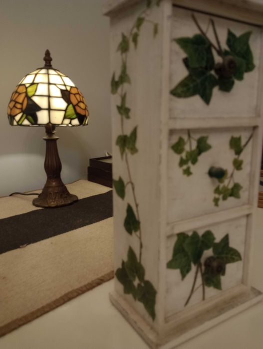 Mini komódka z szufladkami na biżuterię t-lighty złamana biel bluszcz