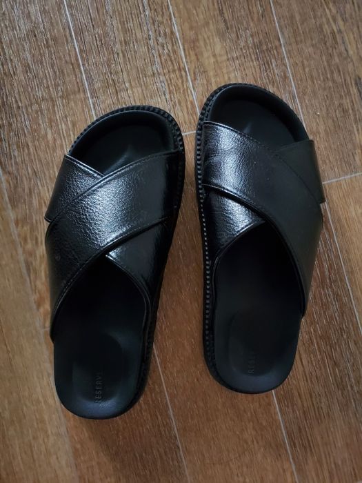 Шльопанці жіночі Reserved