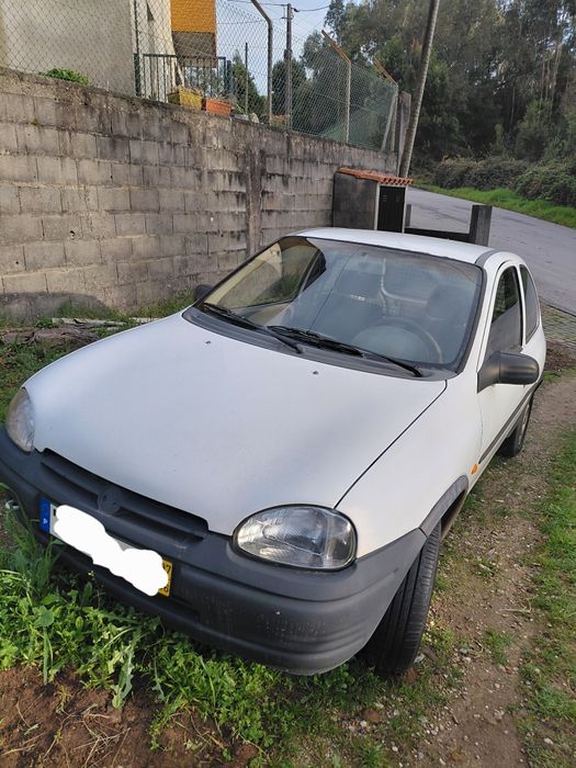 Opel Corsa avariado
