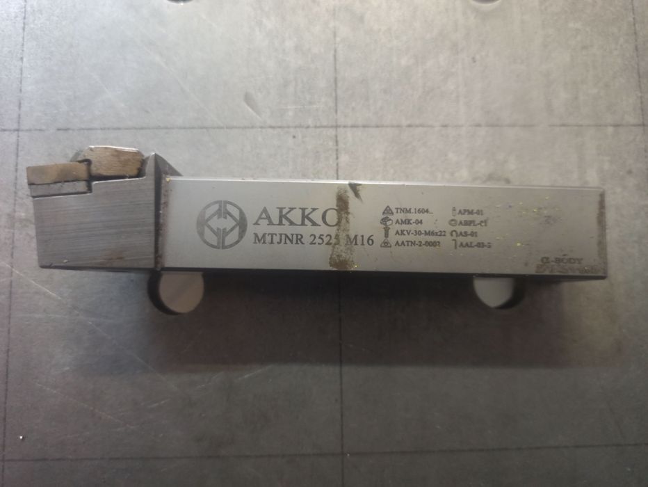 Nóż tokarski AKKO MTJNR 2525 M16