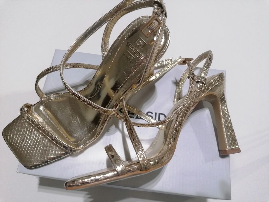 Sandálias salto alto