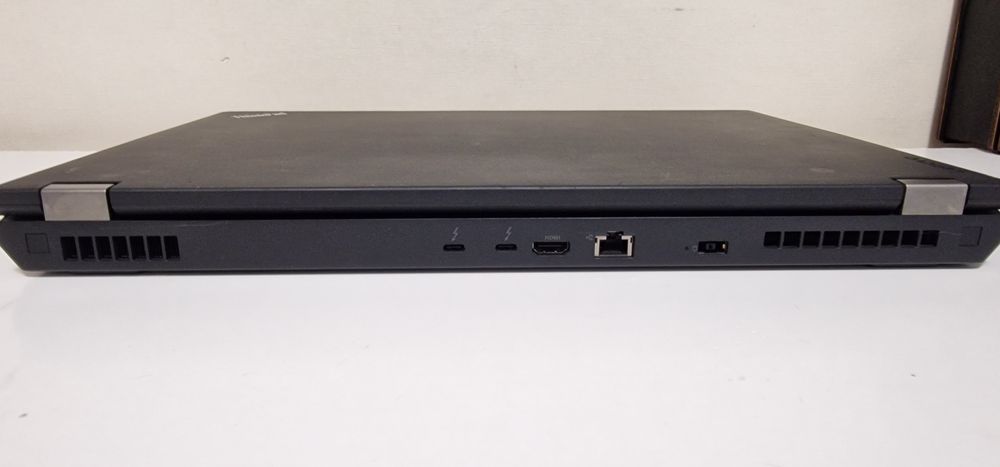 Lenovo ThinkPad P70 / Quadro M600M / i7-6820HQ / 16GB / 17.3"
