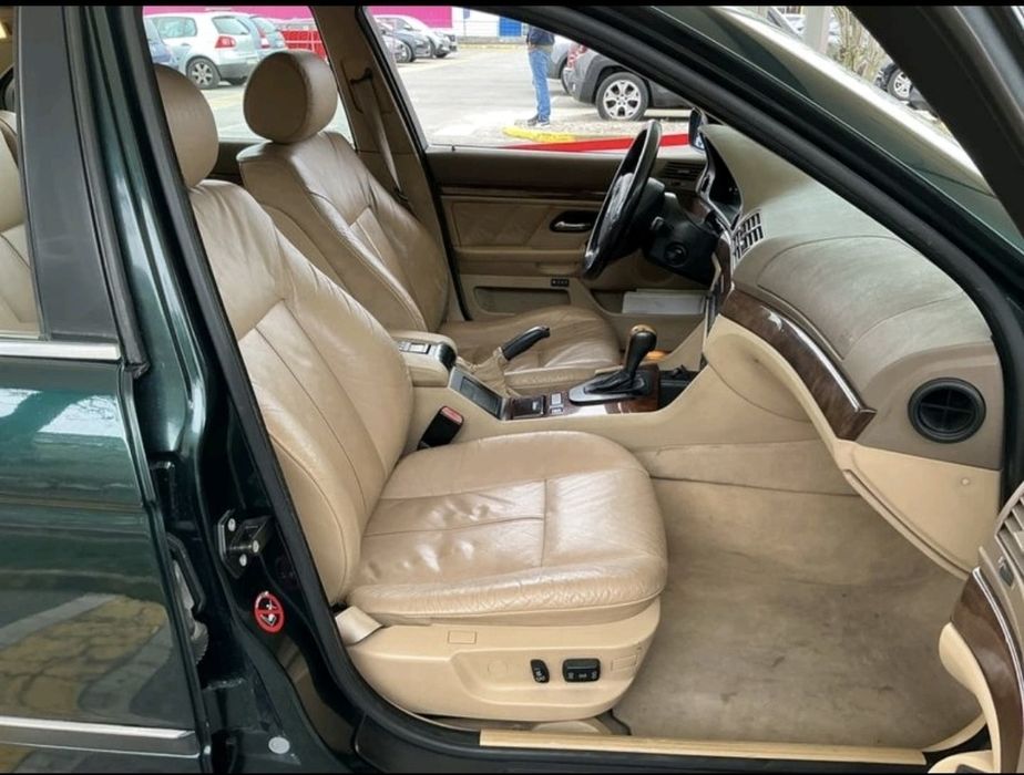 BMW 528i caixa auto