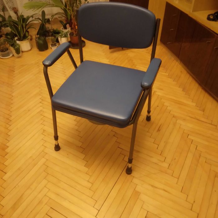 krzesło sanitarne fotel wc dla seniora regulowane