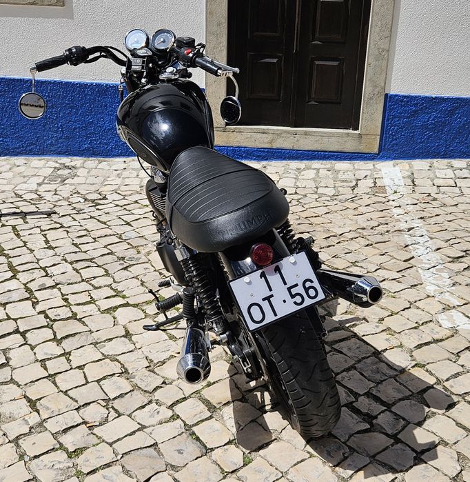 Triumph Bonneville T100 black + 2 capacetes BELL novos