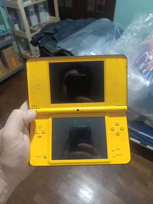 Nintendo DSi XL Amarela