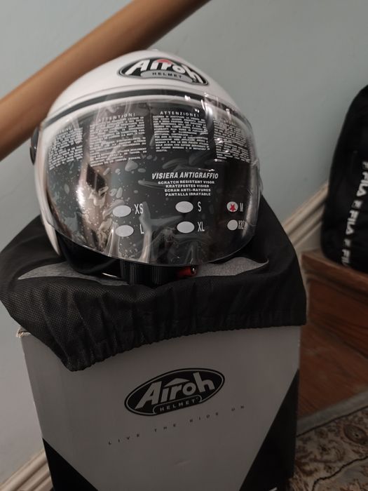 Capacete Airoh branco tamanho M