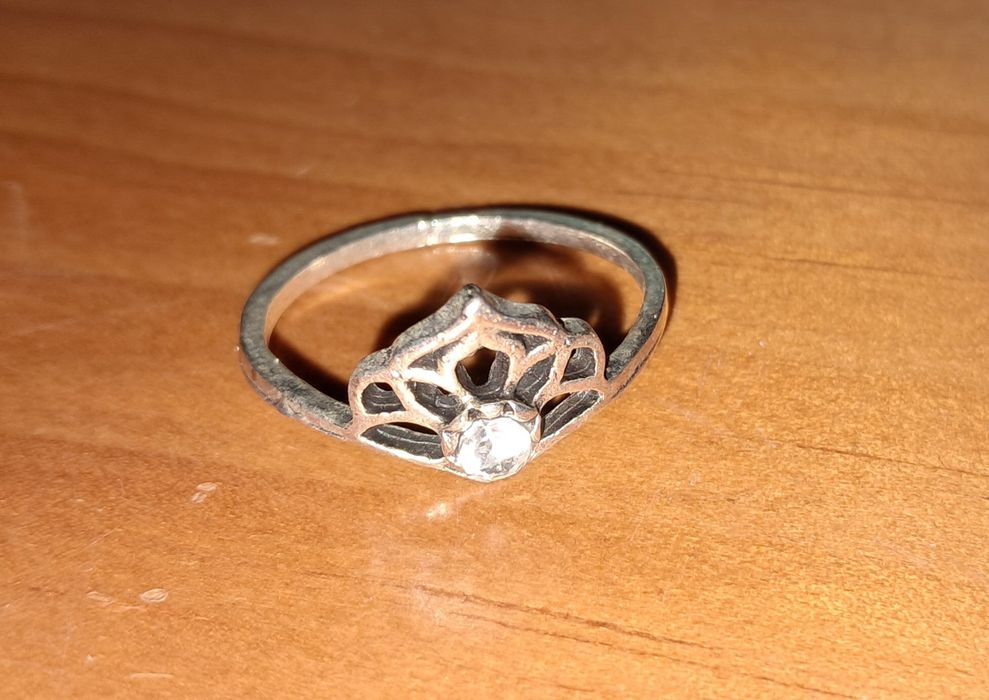 Anel prateado com bolsinha