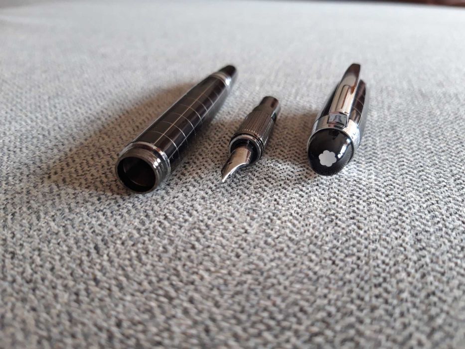Caneta de tinta permanente MONTBLANC