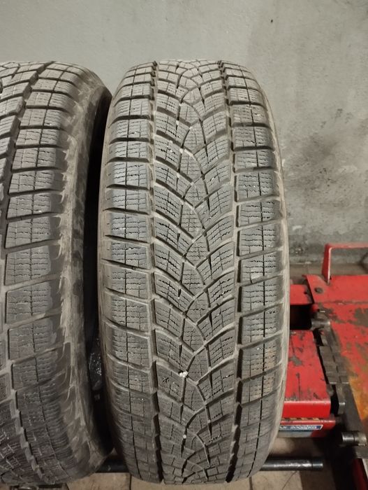 Opony Zimowe Goodyear UltraGip 215/65/R17 215/65/17 2szt Montaż