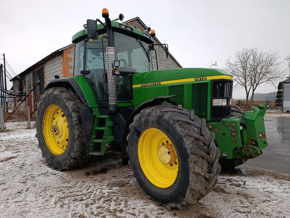Ciągnik John Deere 7810