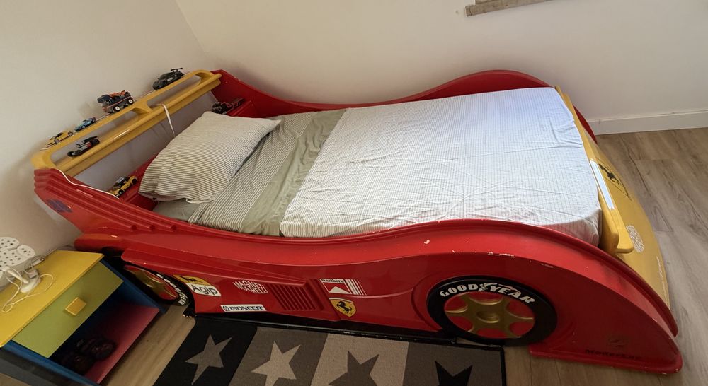 Cama de criança carro Ferrari