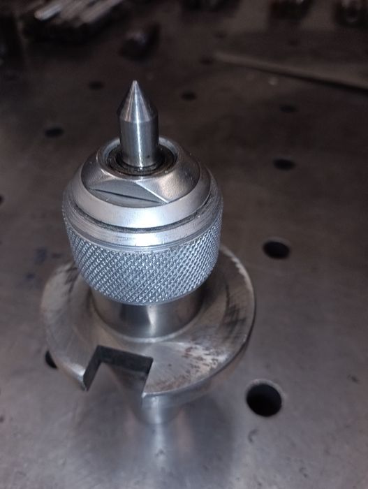 Kieł z kompensacją ISO 40