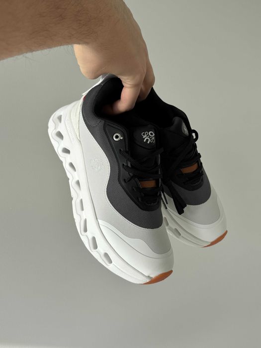Кросівки ON Running Cloudtilt x Loewe White Black | кроси ОН Раннінг Клаудтільт х Луїв білого кольору текстиль